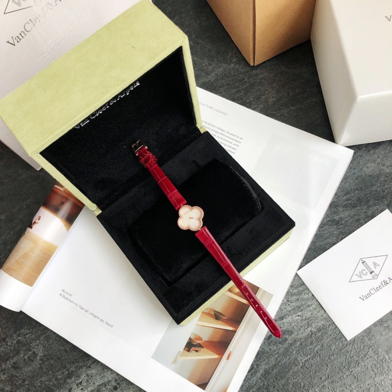 Часы Van Cleef & Arpels