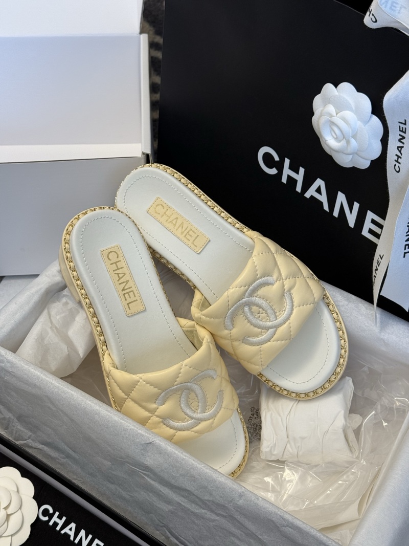 Сланцы Chanel из телячьей кожи с кэнон