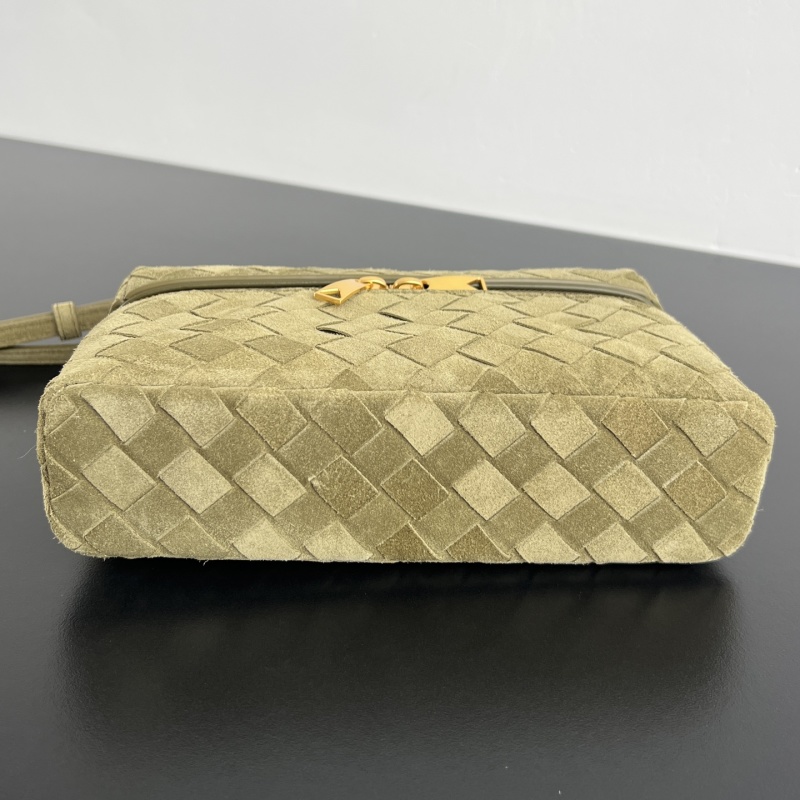 Косметичка Bottega Veneta с плетеным дизайном