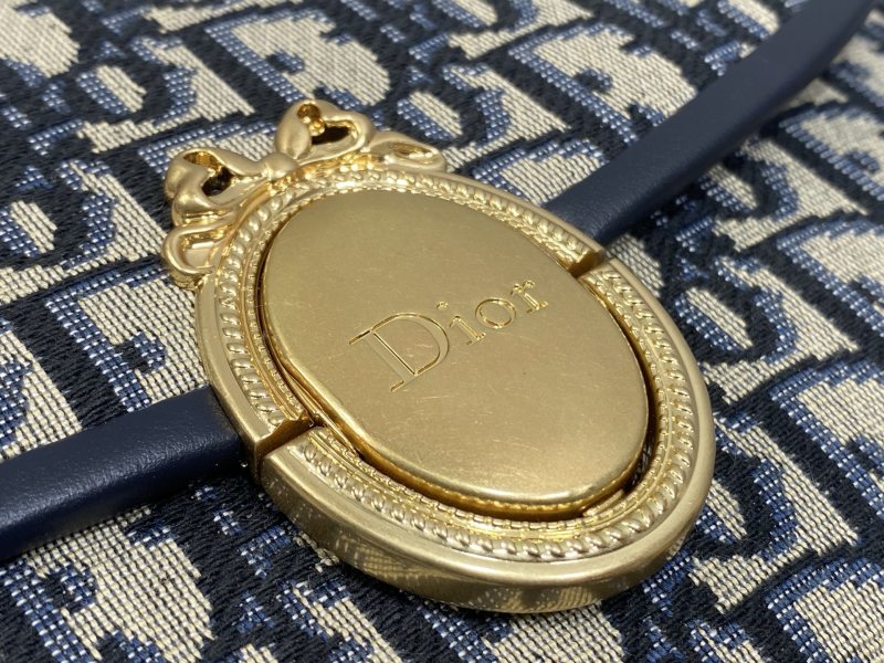 Сумка Dior с монограммой и золотой фурнитурой