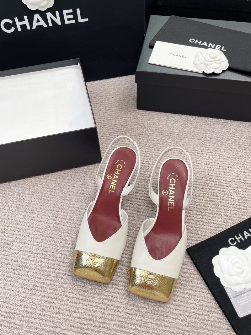 Туфли женские Chanel белые с золотым носком на каблуке