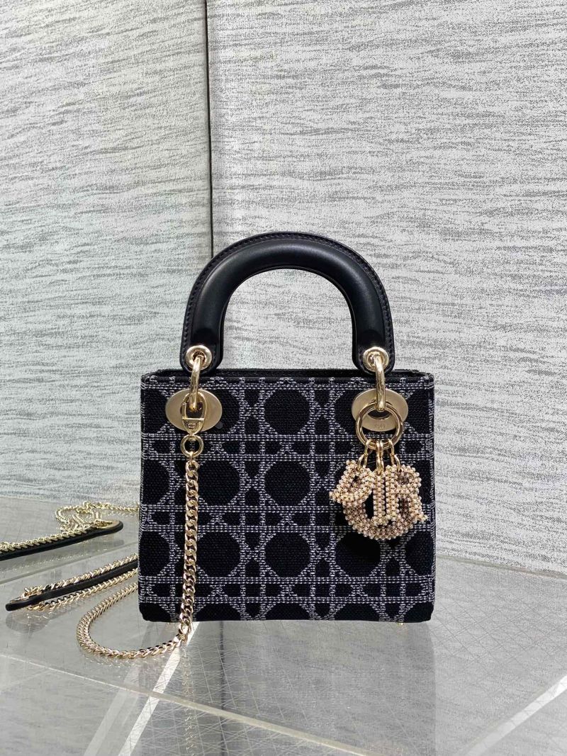 Сумка Dior Lady Dior с брелоком