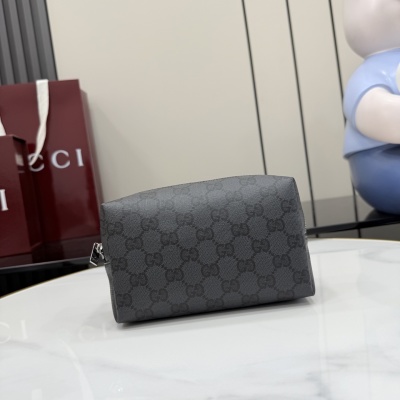 Косметичка Gucci с монограммой
