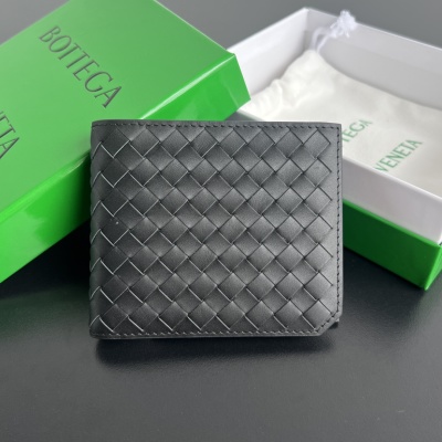 Мужской бумажник Bottega Veneta из натуральной кожи