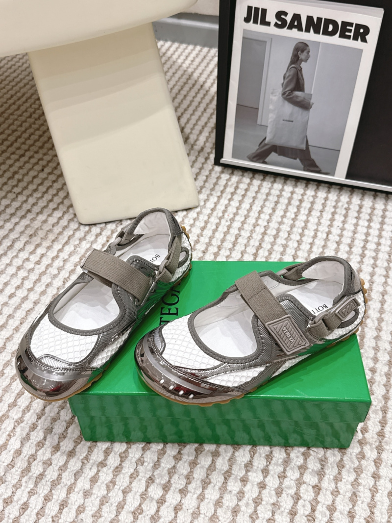 Женские кроссовки Bottega Veneta на магнитной застежке