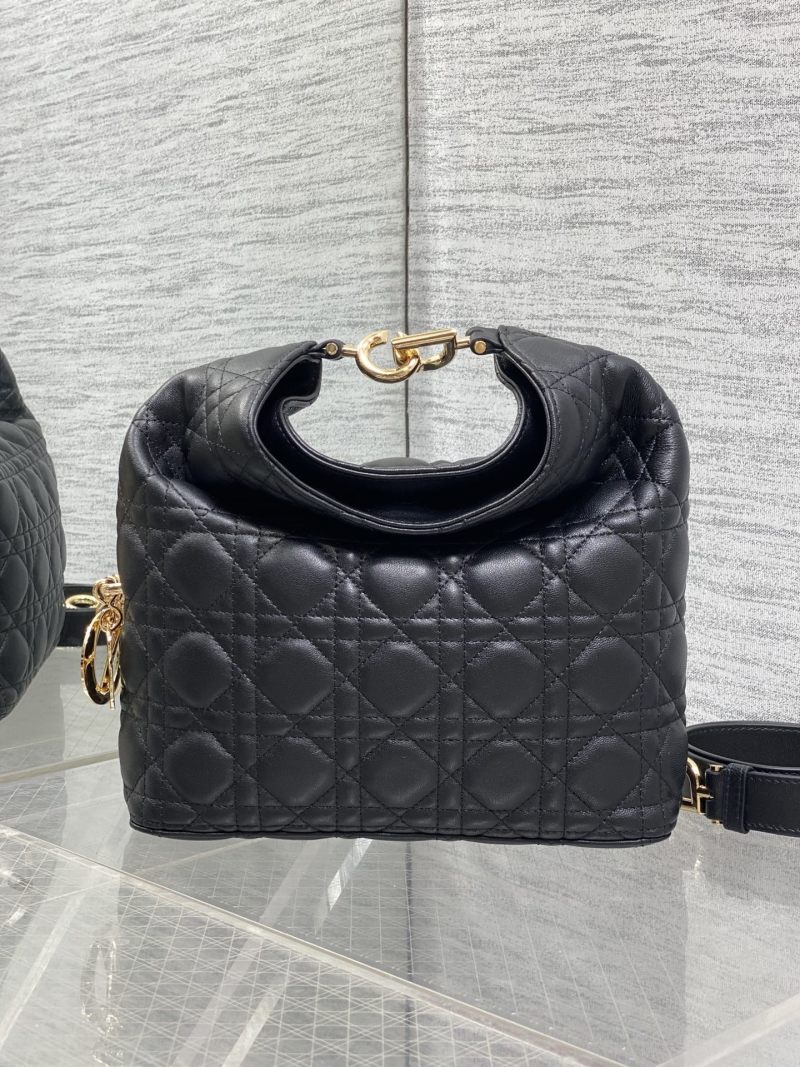 Черная сумка Dior с квилтингом и золотой фурнитуро