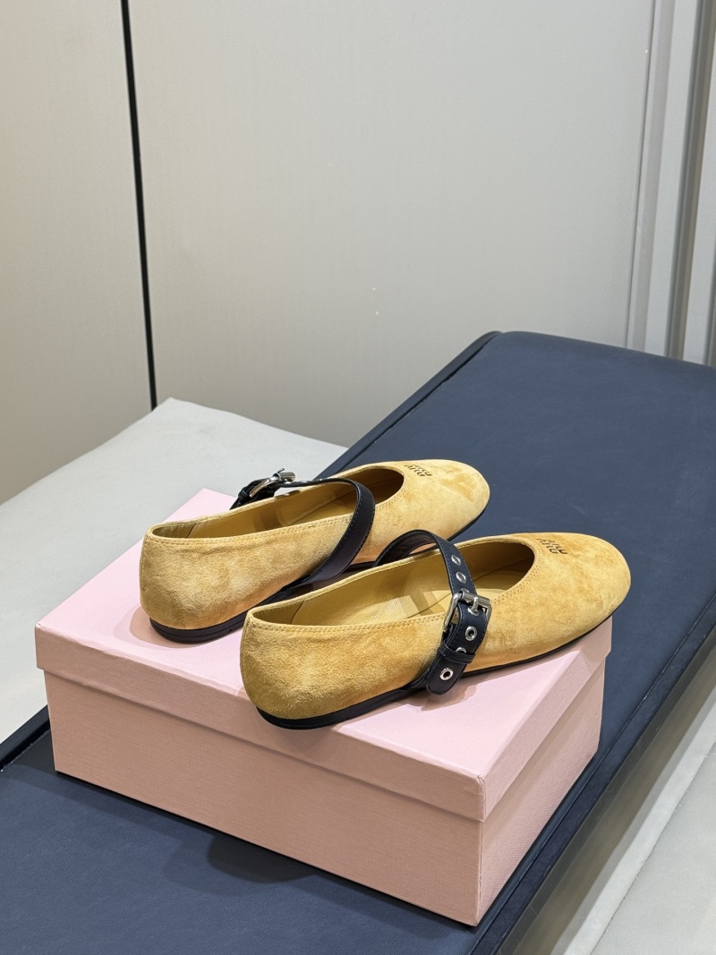 Женские балетки с ремешком Miu Miu