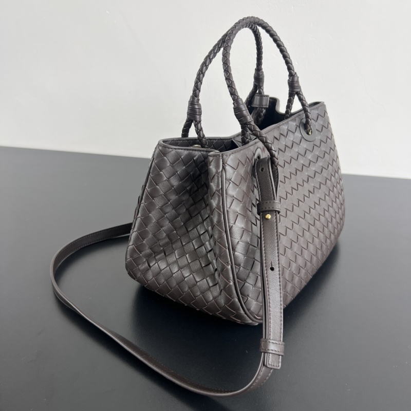 Черная плетеная сумка Bottega Veneta с ручками