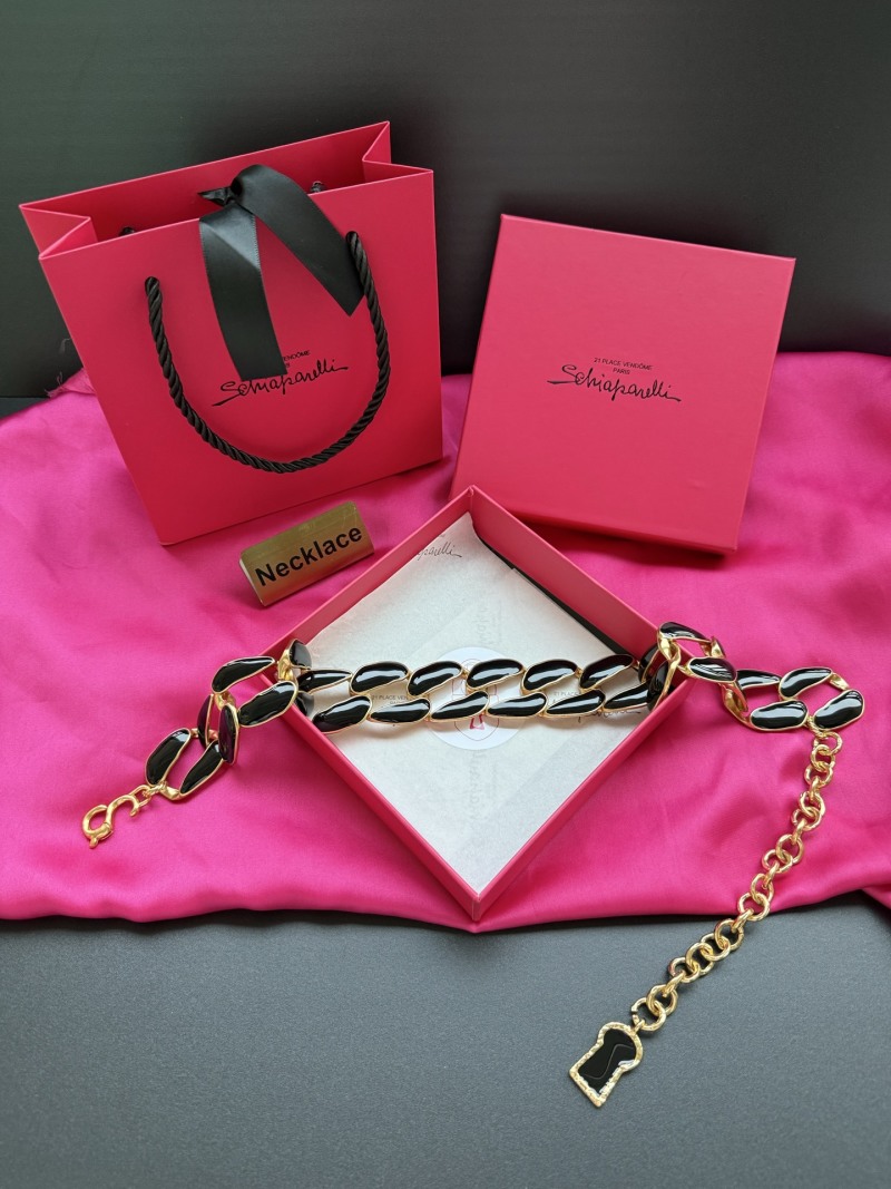 Колье с черными элементами и золотистой фурнитурой Schiaparelli