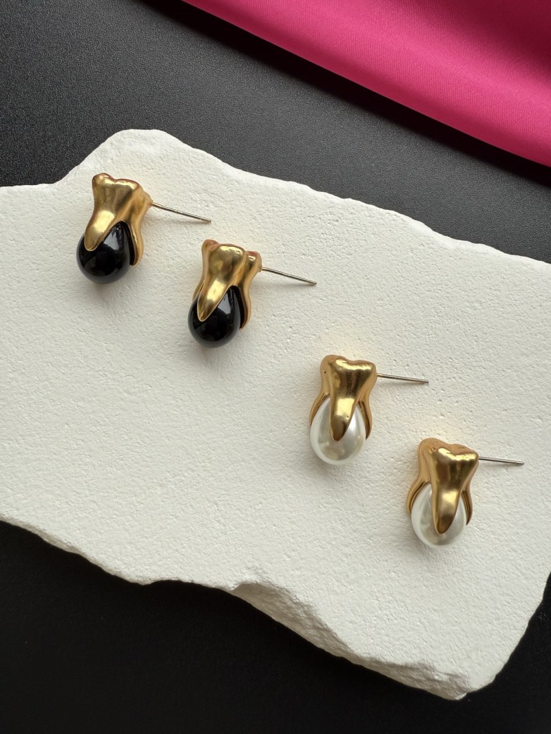 Серьги с жемчугом и черным камнем Schiaparelli