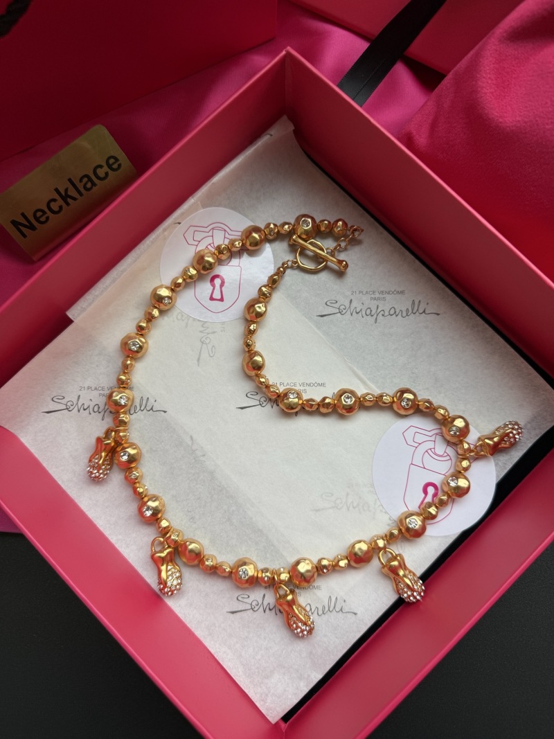 Золотистое колье с бусинами и подвесками Schiaparelli