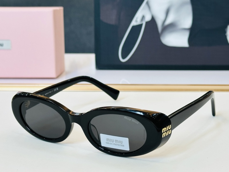 Солнцезащитные очки Miu Miu B09S