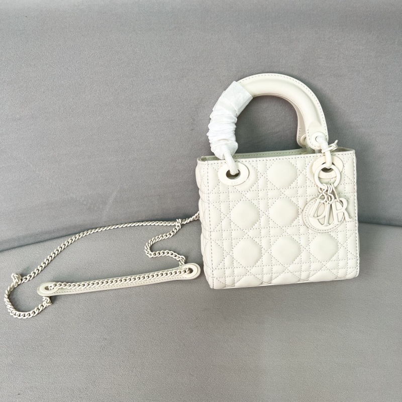 Женская сумка Lady Dior белого цвета