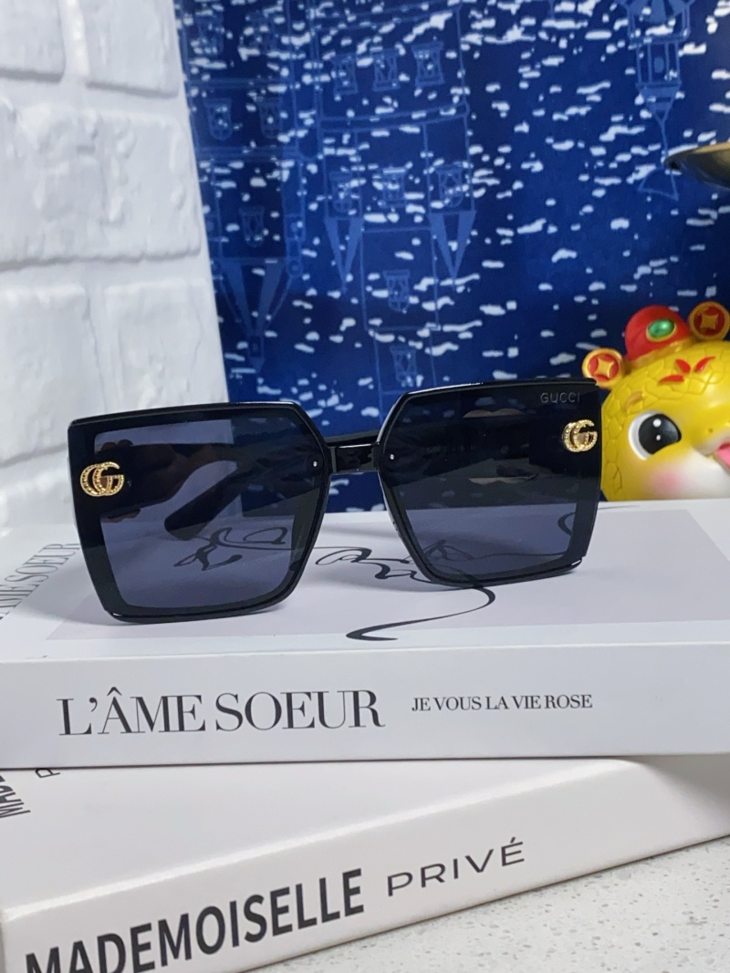 Солнечные очки Gucci GG