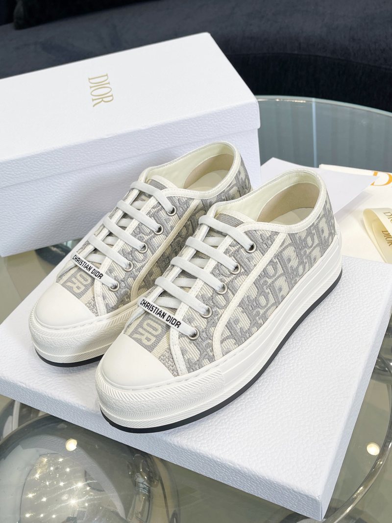Кроссовки женские с монограммным принтом на толстой подошве Dior