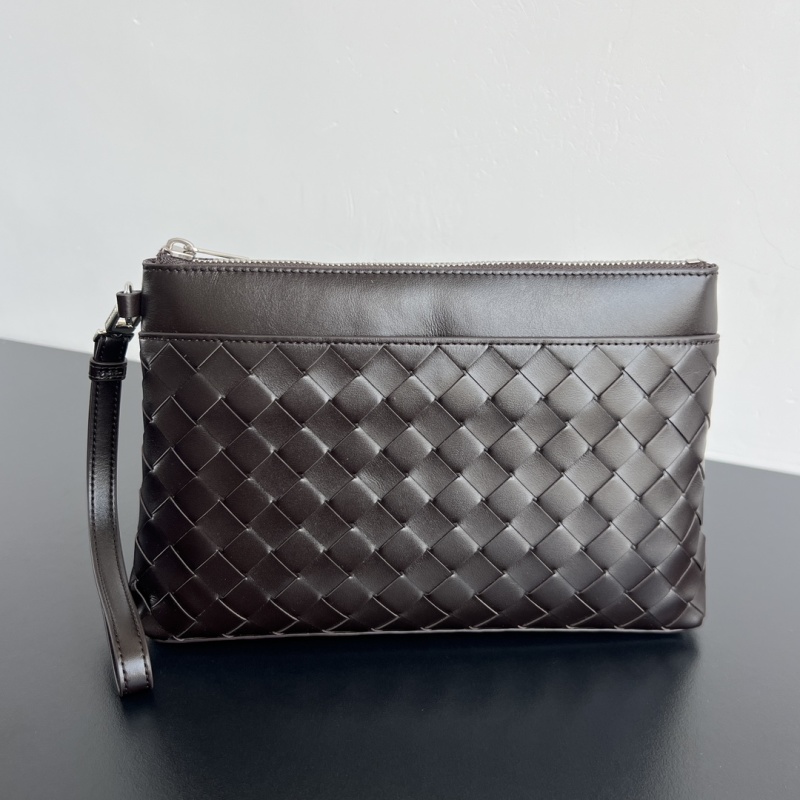 Мужской плетеный кошелек-конверт Bottega Veneta