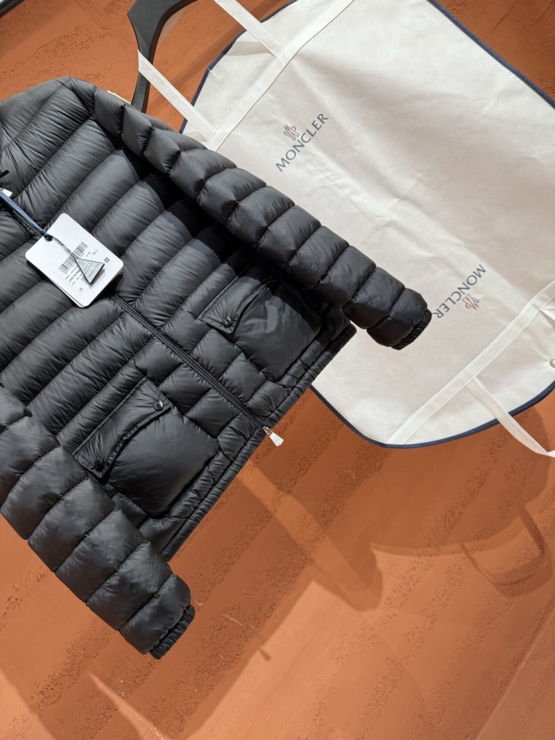 Пуховик Moncler