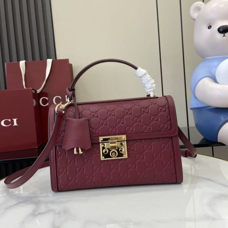 Сумка Gucci с золотой фурнитурой