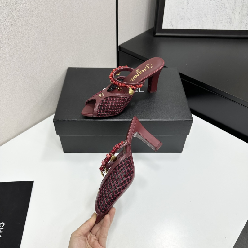Женские сабо с декором и принтом Chanel
