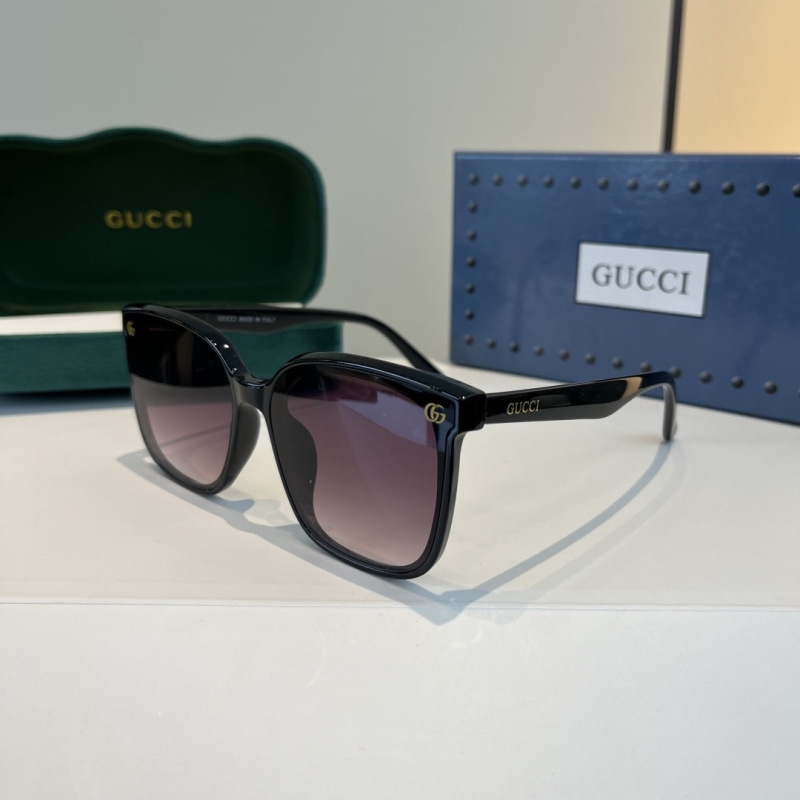 Солнцезащитные очки Gucci черные