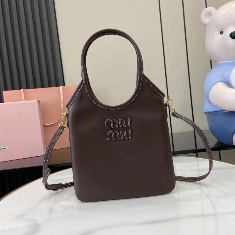 Сумка Miu Miu с логотипом