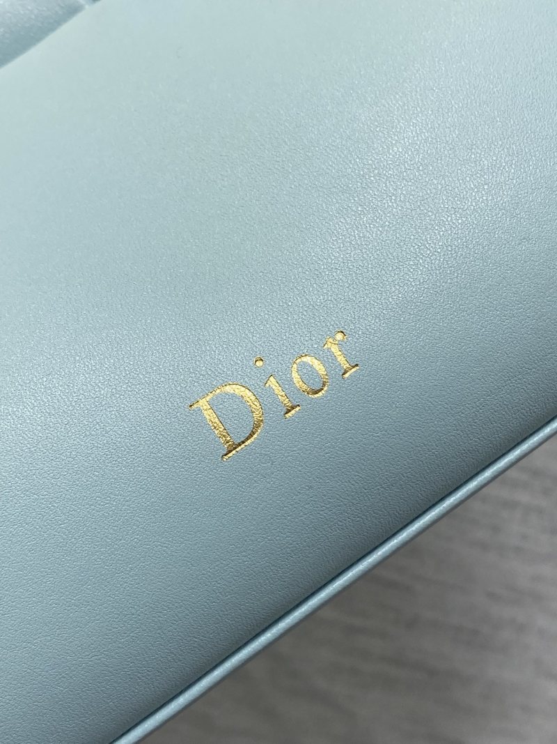 Сумка Dior с бантом и цепочкой