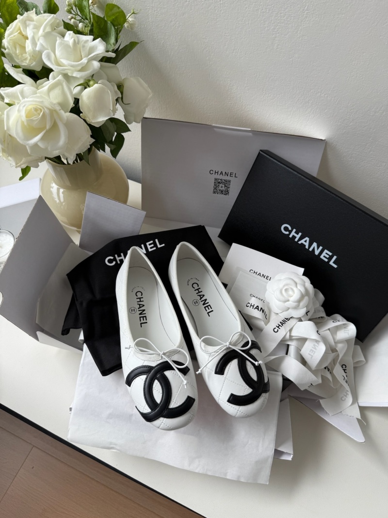 Балетки Chanel из телячьей кожи белого цвета