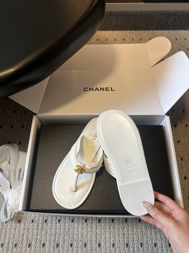Белые кожаные сандалии Chanel с логотипом