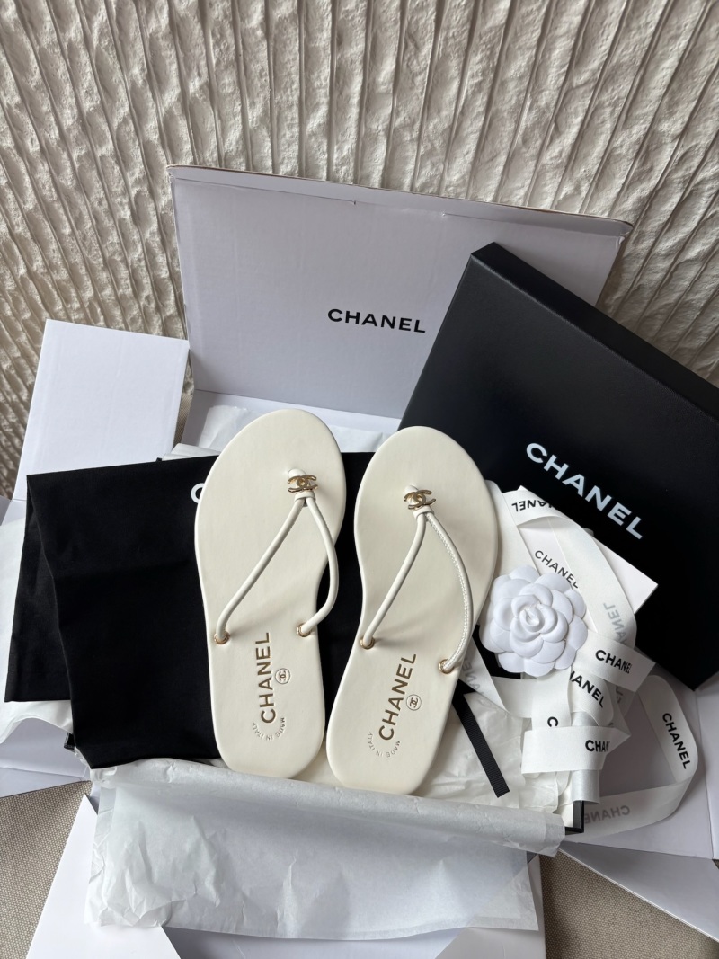 Шлепанцы Chanel из натуральной кожи белого цвета