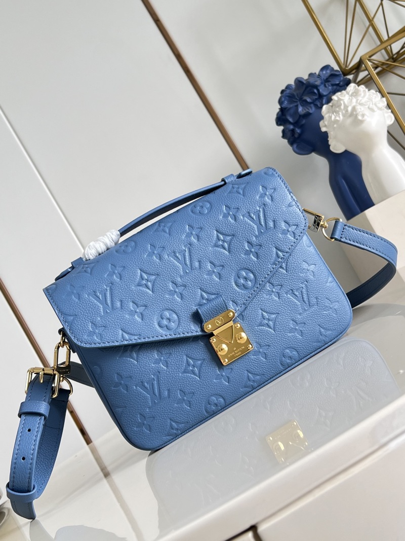 Сумка Pochette Métis Monogram Empreinte голубая Louis Vuitton