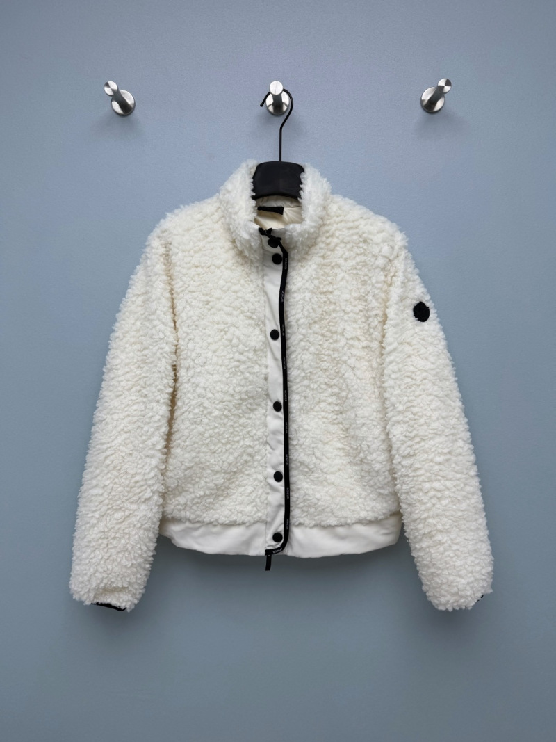 Белая куртка Moncler с подкладкой
