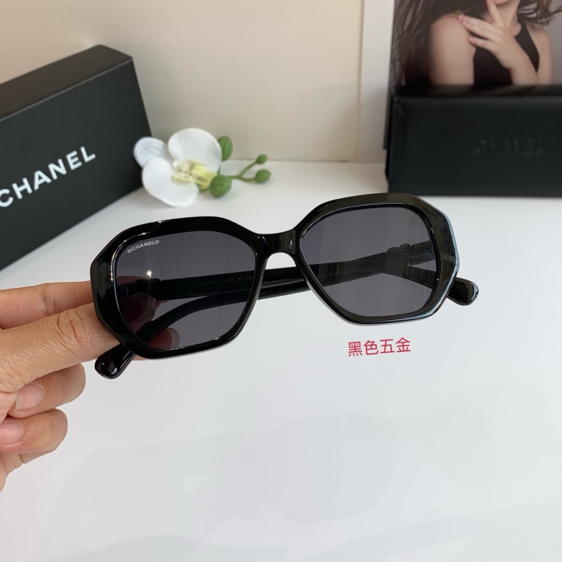 Солнцезащитные очки Chanel