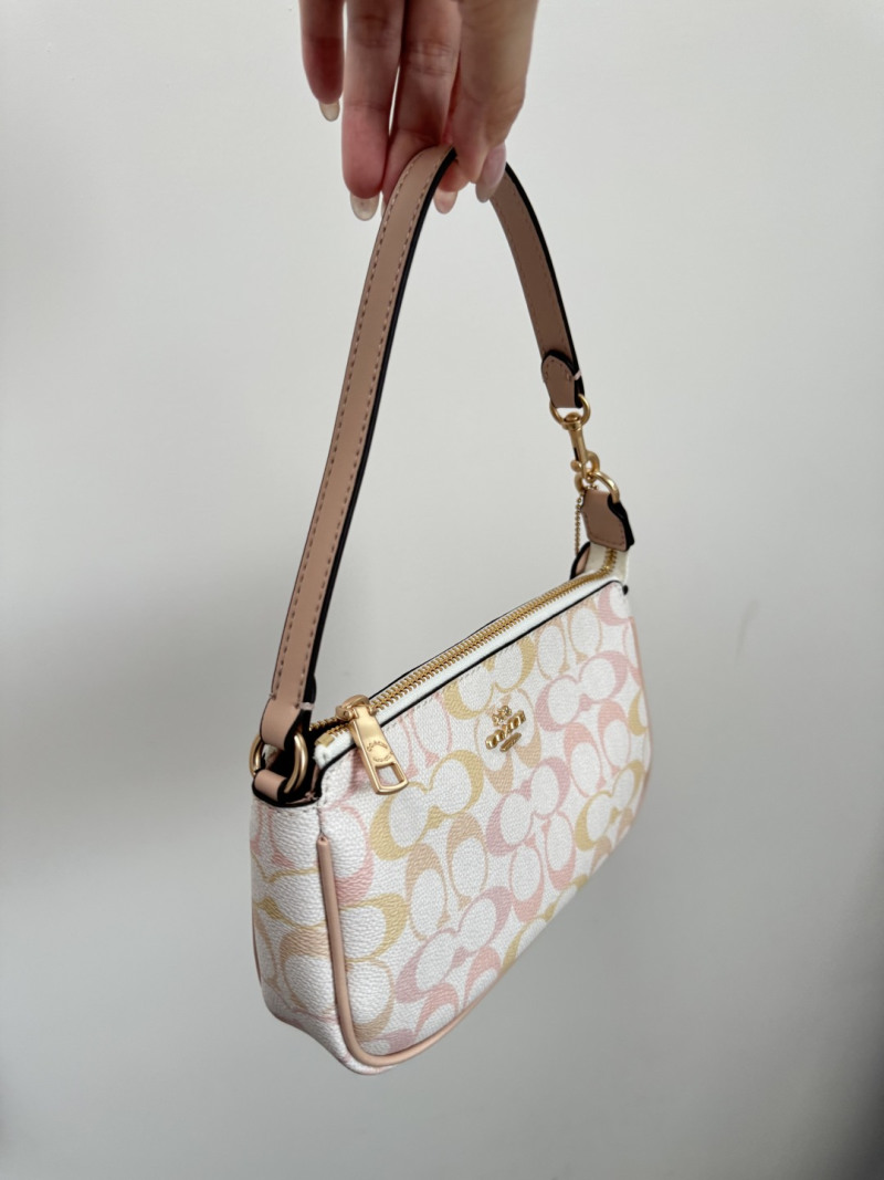 Сумка Coach с монограммой