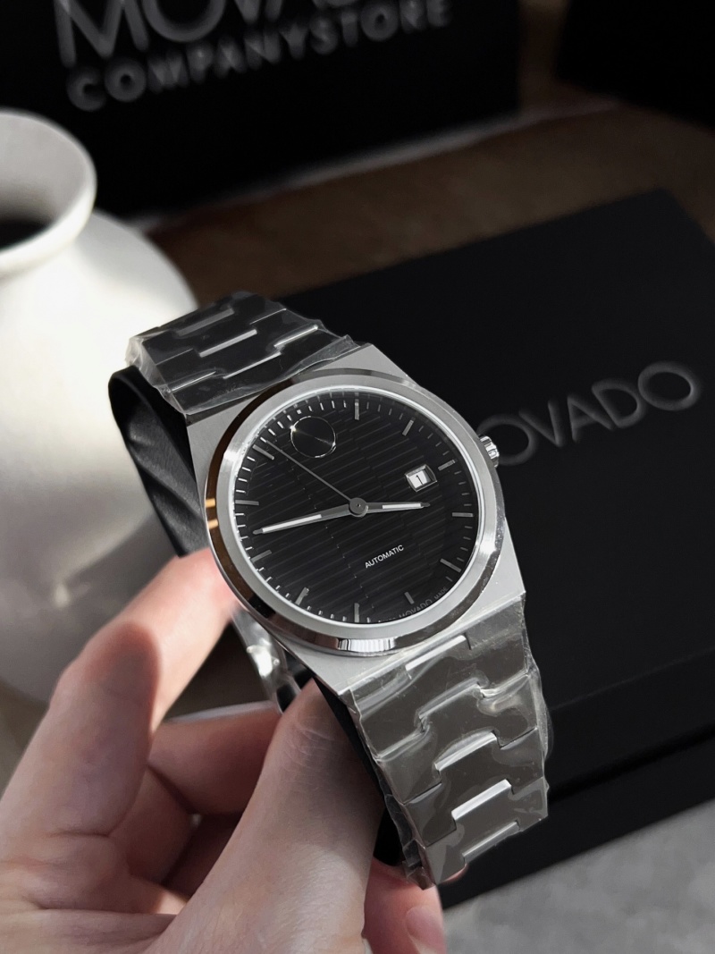 Часы Movado