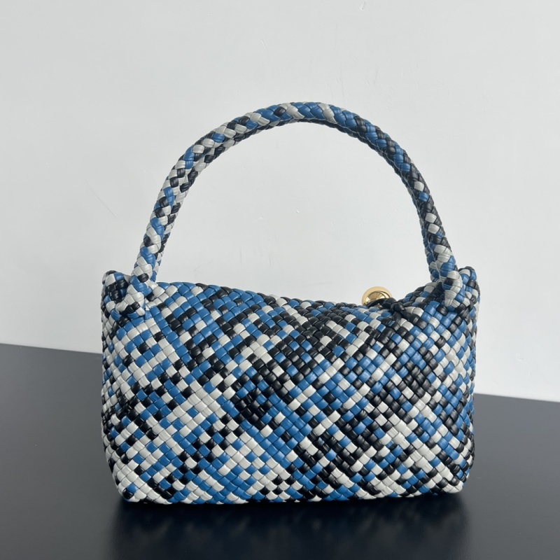 Плетеная сумка с металлическим шаром Bottega Veneta