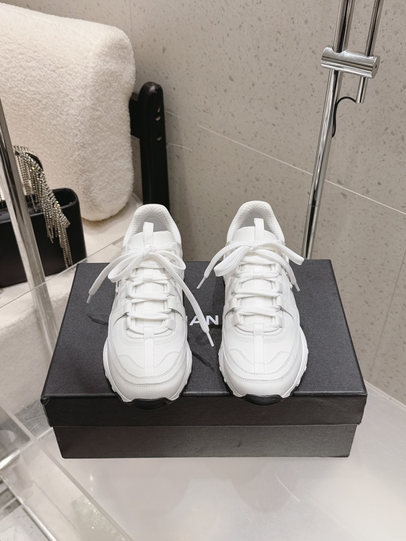 Женские кроссовки Chanel белые