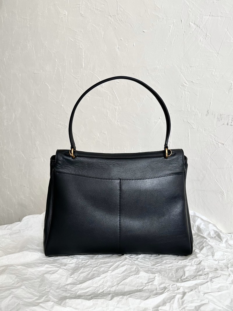 Чёрная сумка Balenciaga с золотой фурнитурой