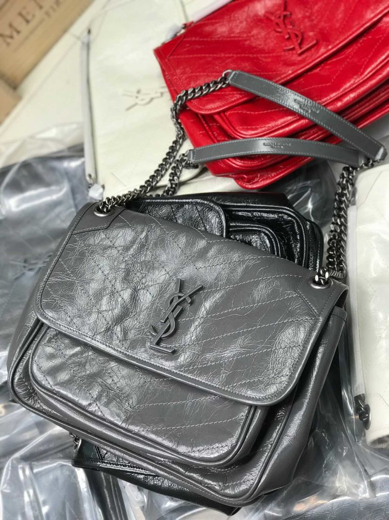 Сумка через плечо YSL Niki из глянцевой кожи со складками (средняя модель) Saint Laurent