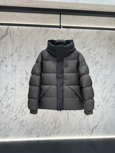 Пуховик Moncler