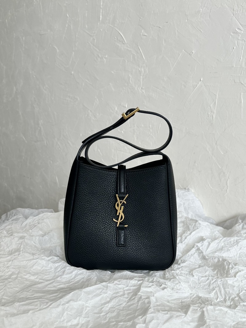 Черная кожаная сумка Saint Laurent YSL Hobo Mini
