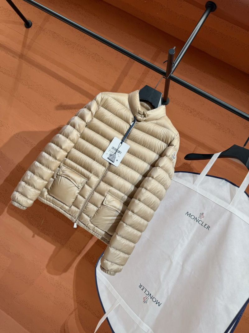 Пуховик Moncler