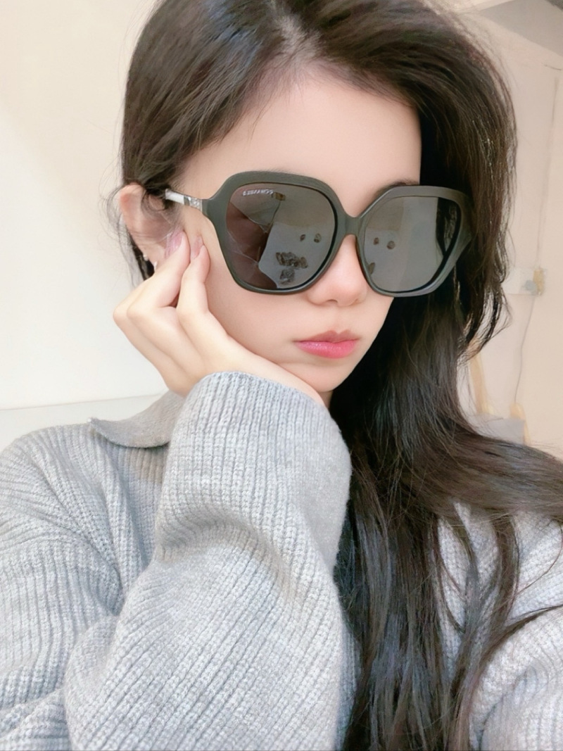 Солнцезащитные очки Chanel, модель CH6305