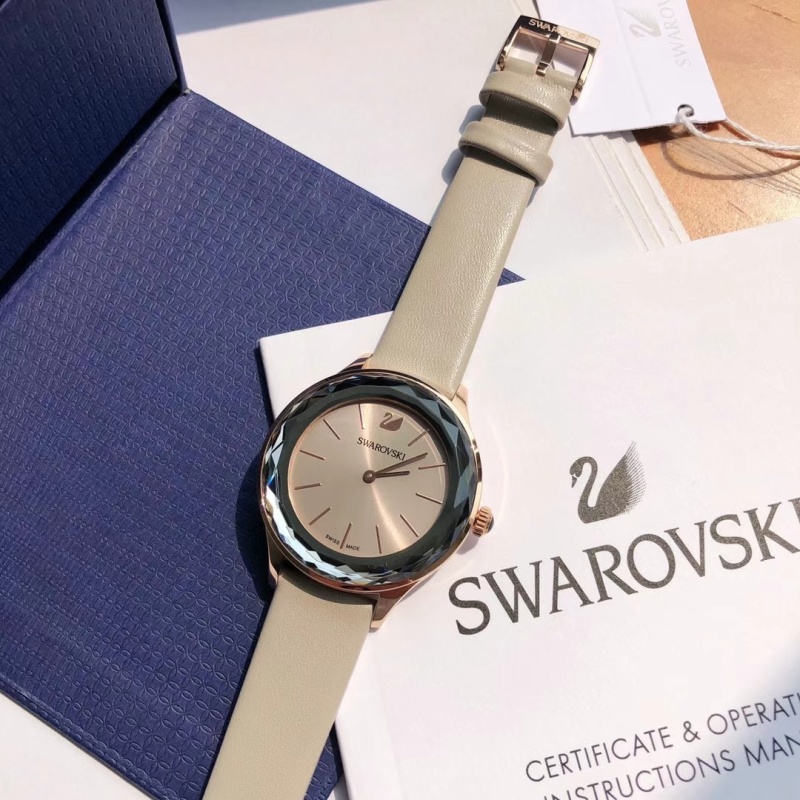 Часы Swarovski