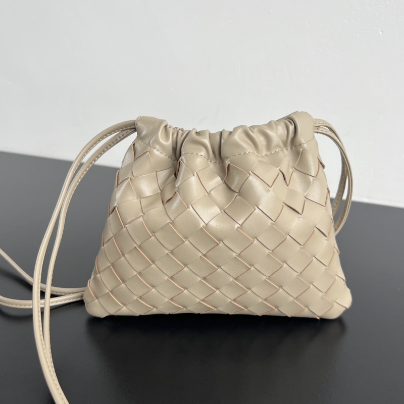 Сумка-мешок Bottega Veneta intrecciato, бежевый