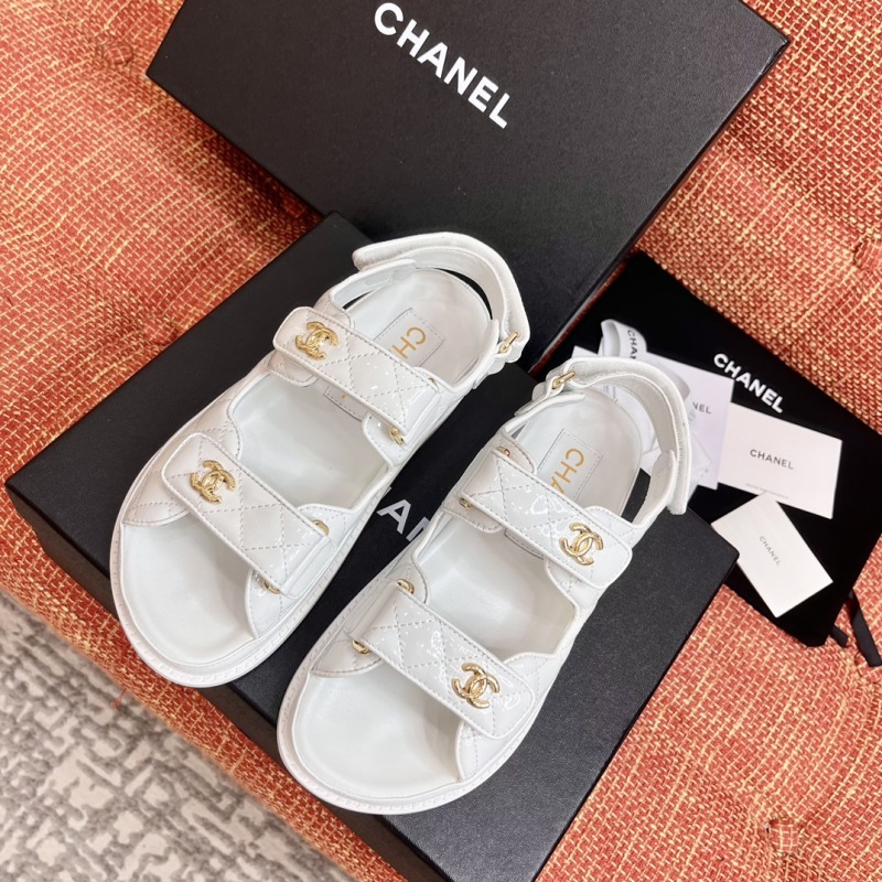 Женские белые сандалии на липучке с декоративными пряжками Chanel