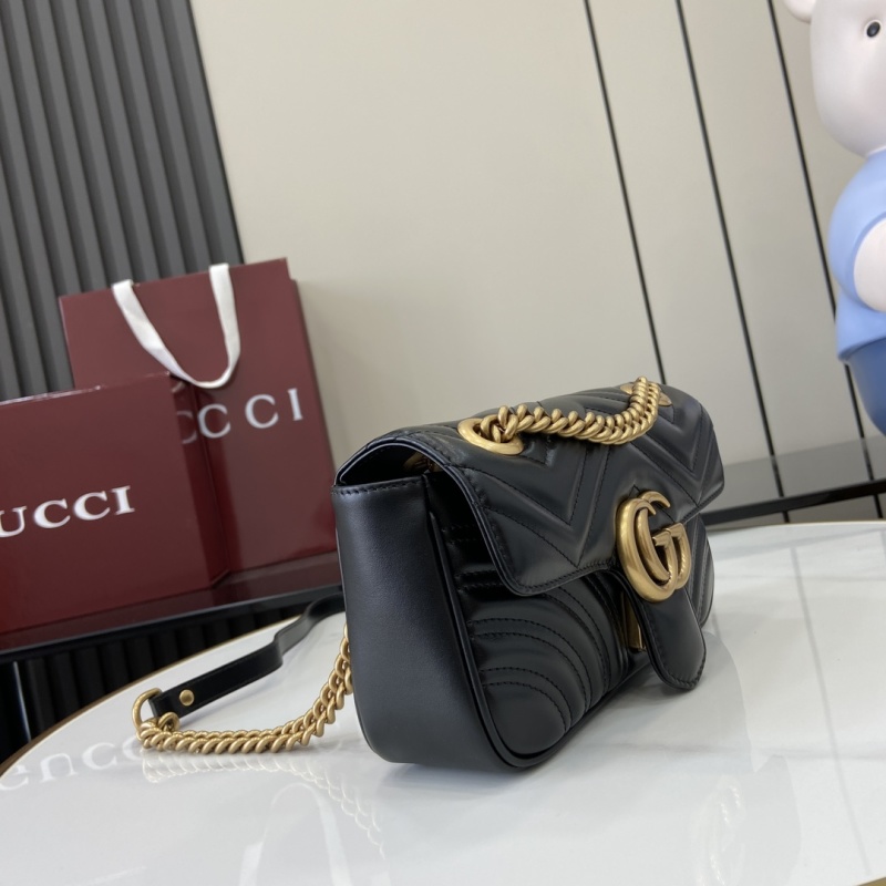 Черная сумка Gucci с золотой цепью
