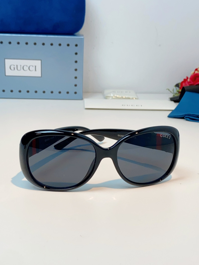 Крупные черные солнцезащитные очки Gucci с овальной оправой