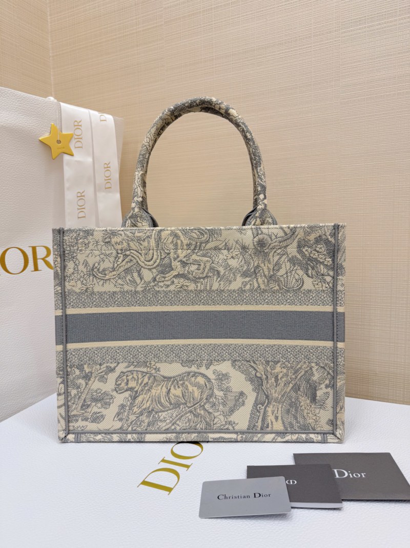 Сумка Christian Dior Book Tote с зоологическим принтом