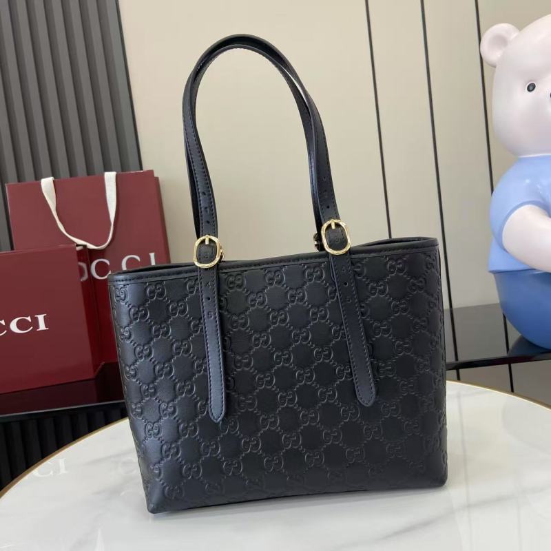 Черная кожаная сумка-тоут Gucci с тиснением