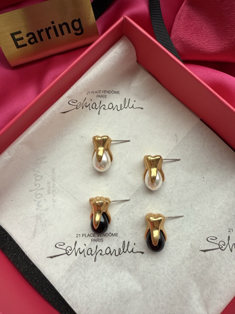 Серьги с жемчугом и черным камнем Schiaparelli